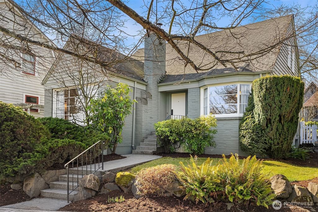 Photo of 2615 Lake Washington Boulevard E, Seattle, WA 98112 (MLS # 2335712)