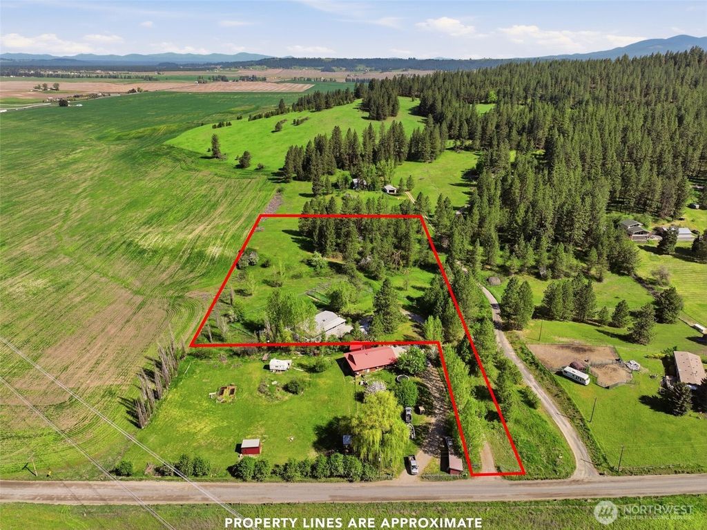 Photo of 8325 N Lindgren Road, Spokane, WA 99217 (MLS # 2518069)