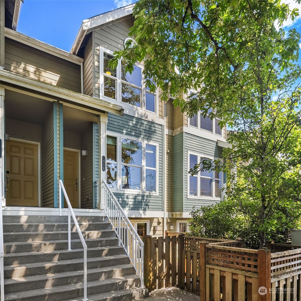 Photo of 1422 18th Avenue #B, Seattle, WA 98122 (MLS # 2256715)