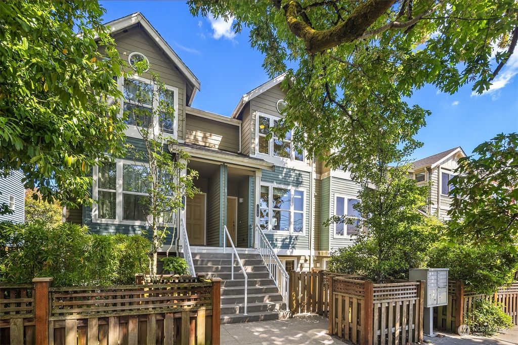 Photo of 1422 18th Avenue #B, Seattle, WA 98122 (MLS # 2256715)