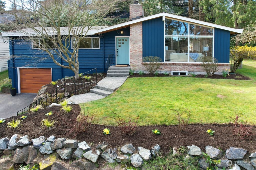 Photo of 1215 NE Perkins Way, Shoreline, WA 98155 (MLS # 2050321)