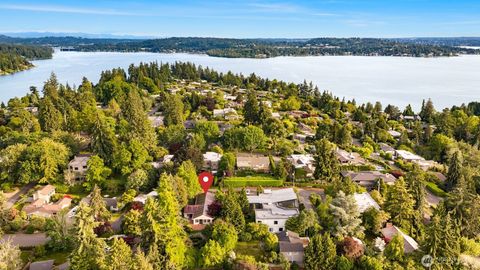 Photo of 804 84th Avenue NE, Medina, WA 98039 (MLS # 2537327)