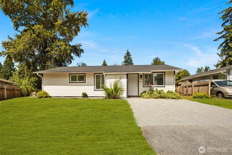 Photo of 12113 SE 319th Pl PL, Auburn, WA 98092 (MLS # 2565803)