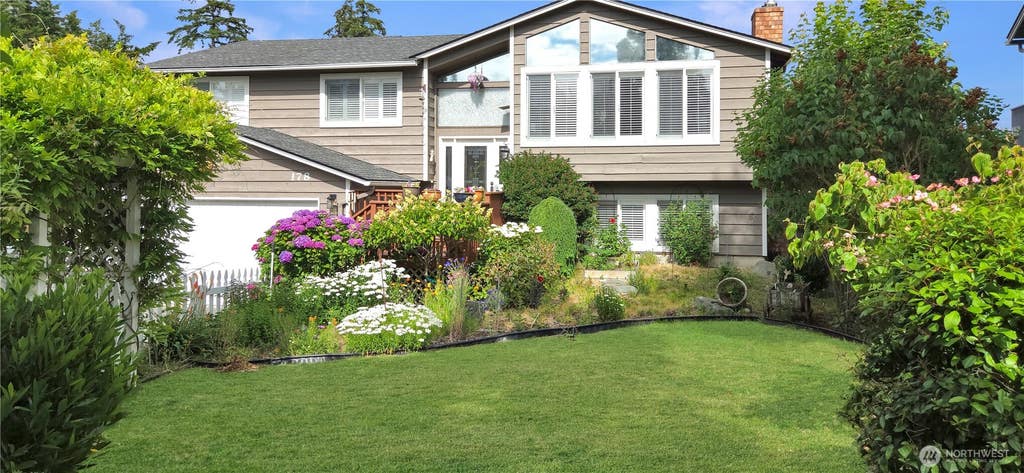 Photo of 178 NW Captain Court, Oak Harbor, WA 98277 (MLS # 2548083)