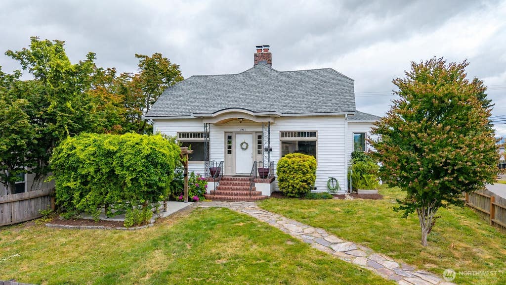 Photo of 3731 Hoyt Ave AVE, Everett, WA 98201 (MLS # 2547795)