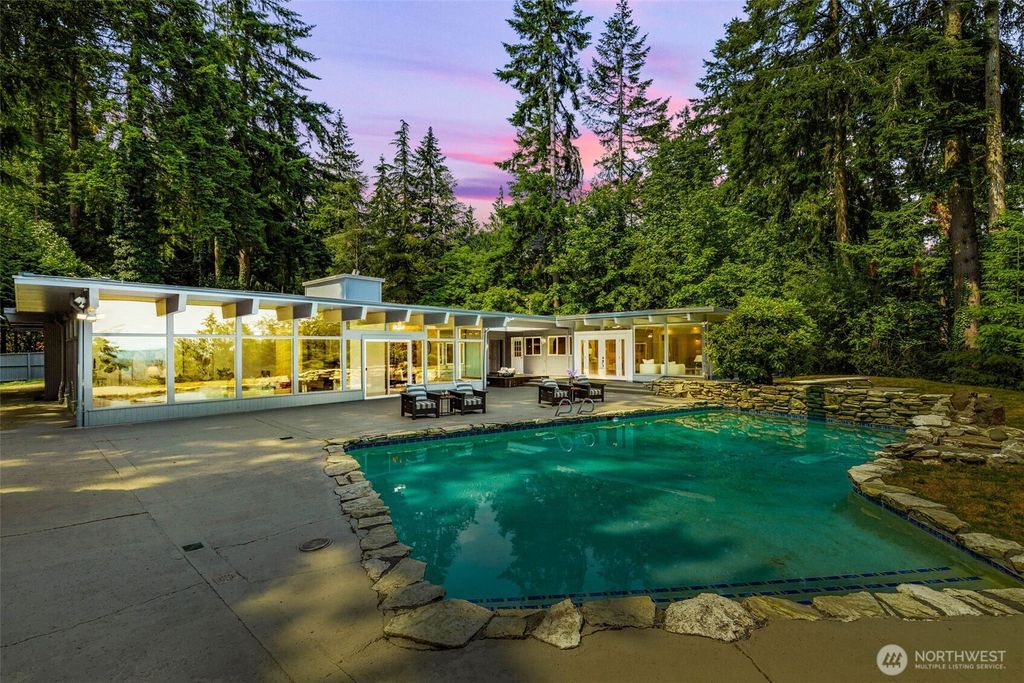 Photo of 5606 189th Avenue SE, Issaquah, WA 98027 (MLS # 2398035)