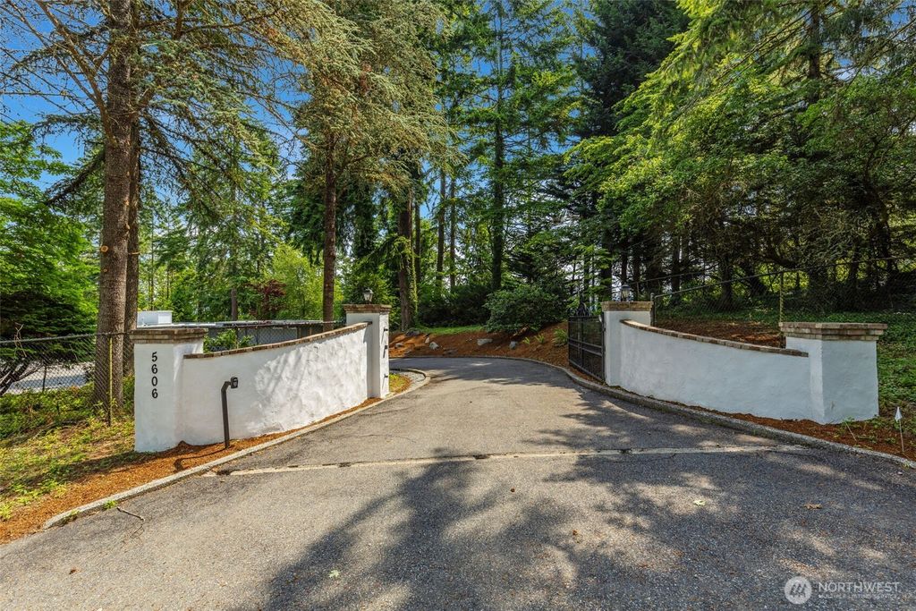 Photo of 5606 189th Avenue SE, Issaquah, WA 98027 (MLS # 2398035)