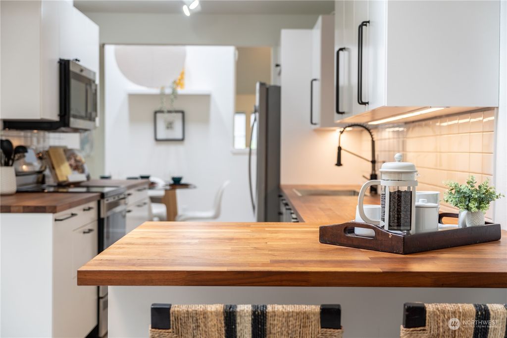 Photo of 215 142nd Place NE #57E, Bellevue, WA 98007 (MLS # 2250674)