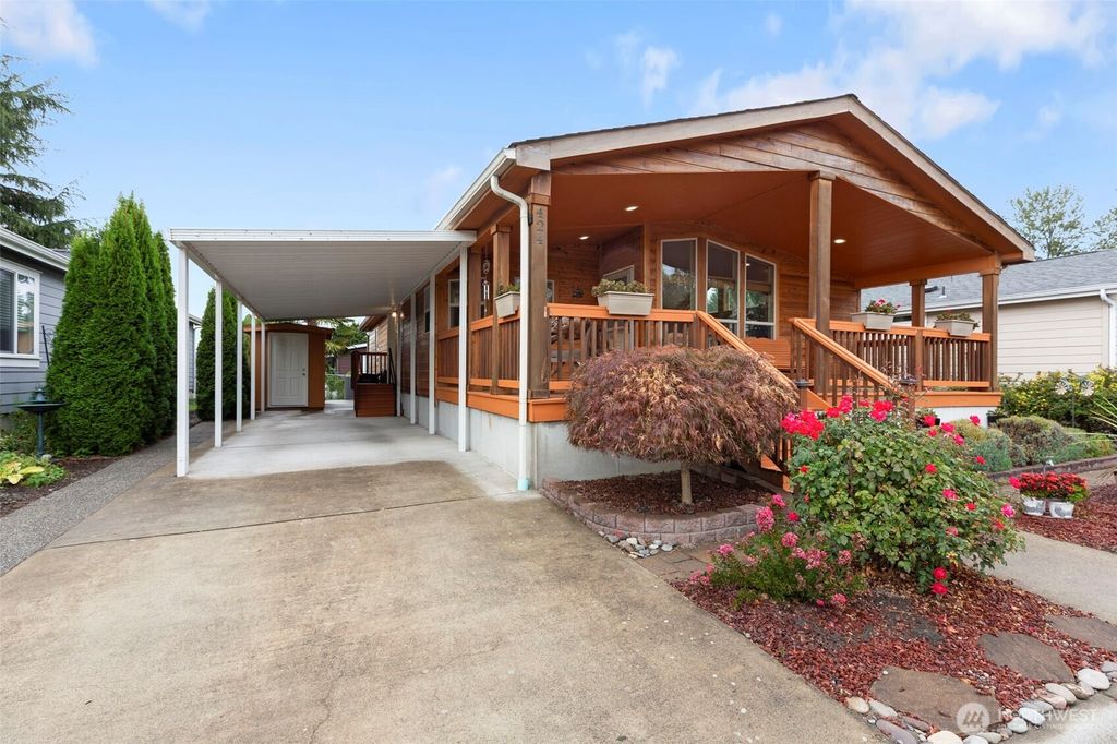 Photo of 3611 I Street NE #424, Auburn, WA 98002 (MLS # 2484115)