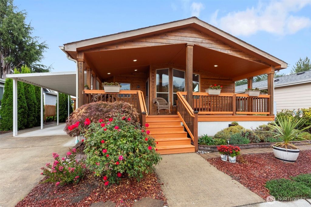 Photo of 3611 I Street NE #424, Auburn, WA 98002 (MLS # 2484115)