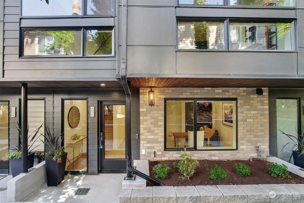 Photo of 503 B 2nd Avenue S, Kirkland, WA 98033 (MLS # 2269110)