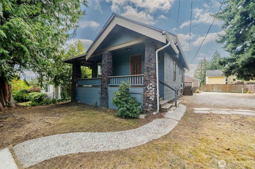 Photo of 329 NE 51st Street, Seattle, WA 98105 (MLS # 2440735)