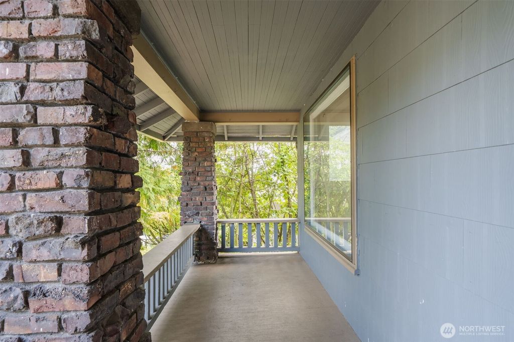 Photo of 329 NE 51st Street, Seattle, WA 98105 (MLS # 2440735)