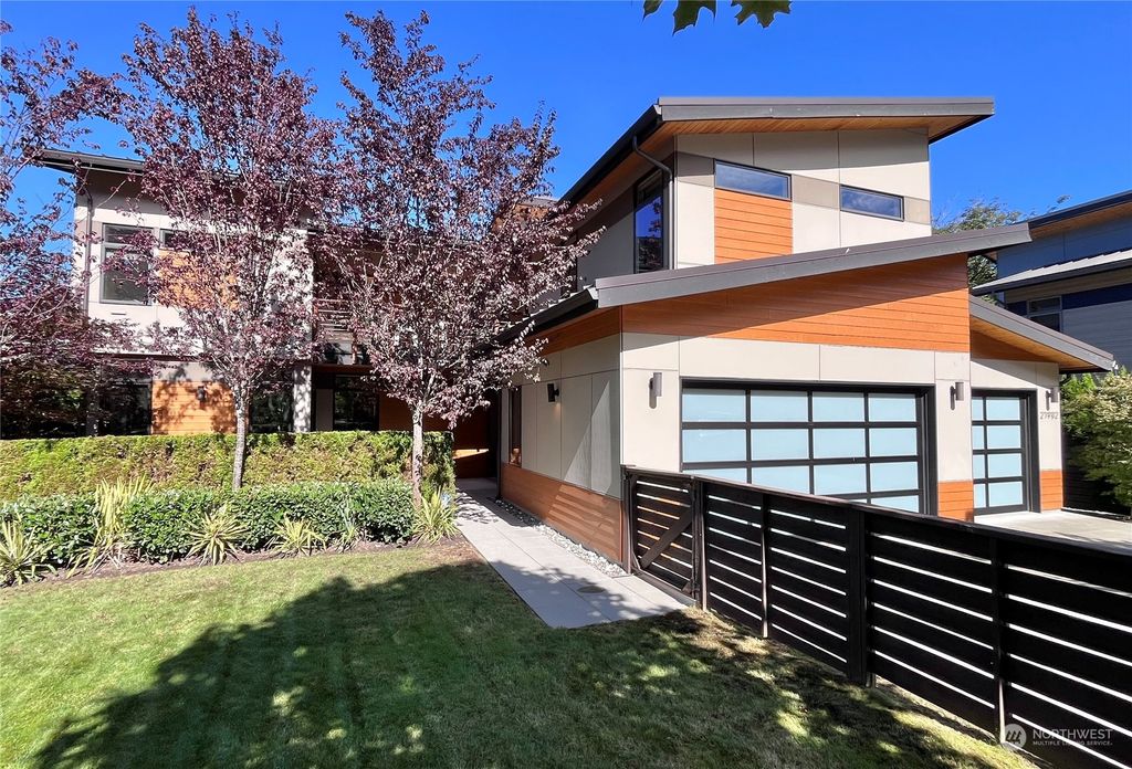 Photo of 21982 SE 31st Court, Sammamish, WA 98075 (MLS # 2287468)