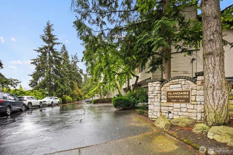 Photo of 7639 SE 29th Street, Issaquah, WA 98029 (MLS # 2572997)