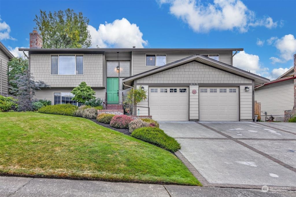 Photo of 823 S 28th Court, Renton, WA 98055 (MLS # 2156676)