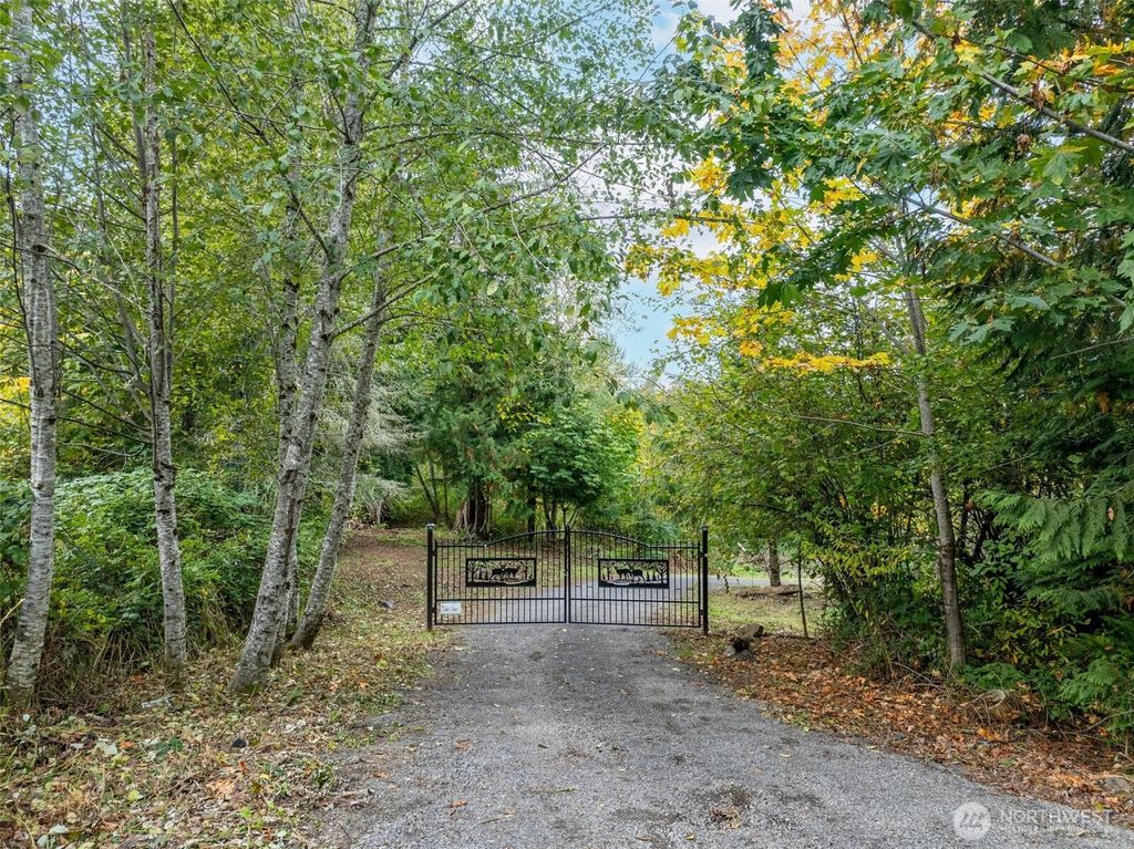Photo of 1136 Davis Lake Road, Morton, WA 98356 (MLS # 2445996)