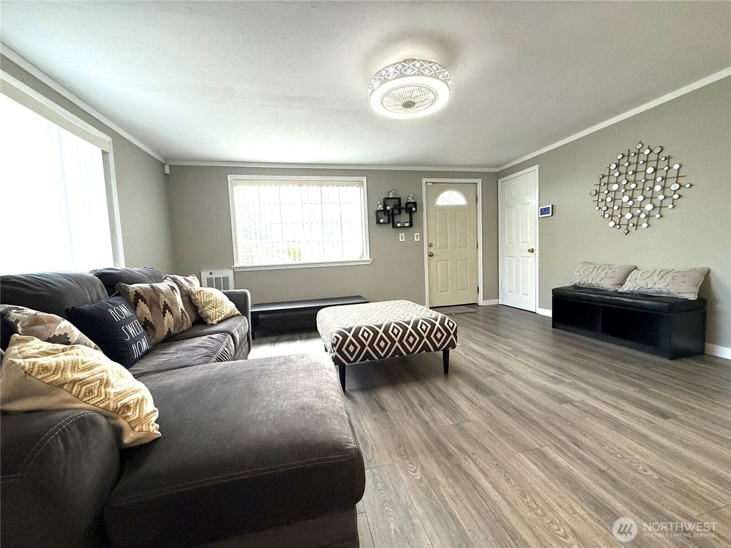 Photo of 11829 76 Avenue S, Seattle, WA 98178 (MLS # 2577163)