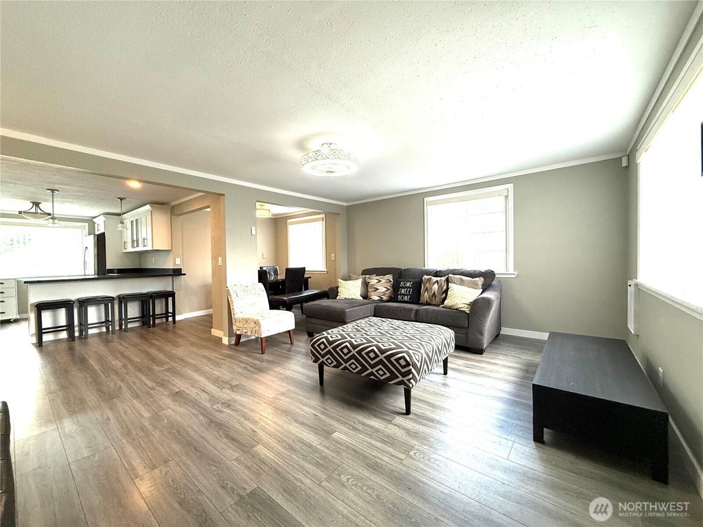Photo of 11829 76 Avenue S, Seattle, WA 98178 (MLS # 2577163)