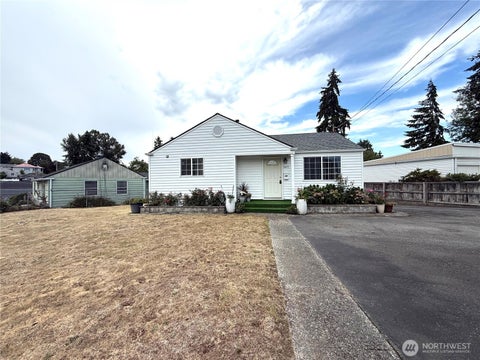 Photo of 11829 76 Avenue S, Seattle, WA 98178 (MLS # 2577163)
