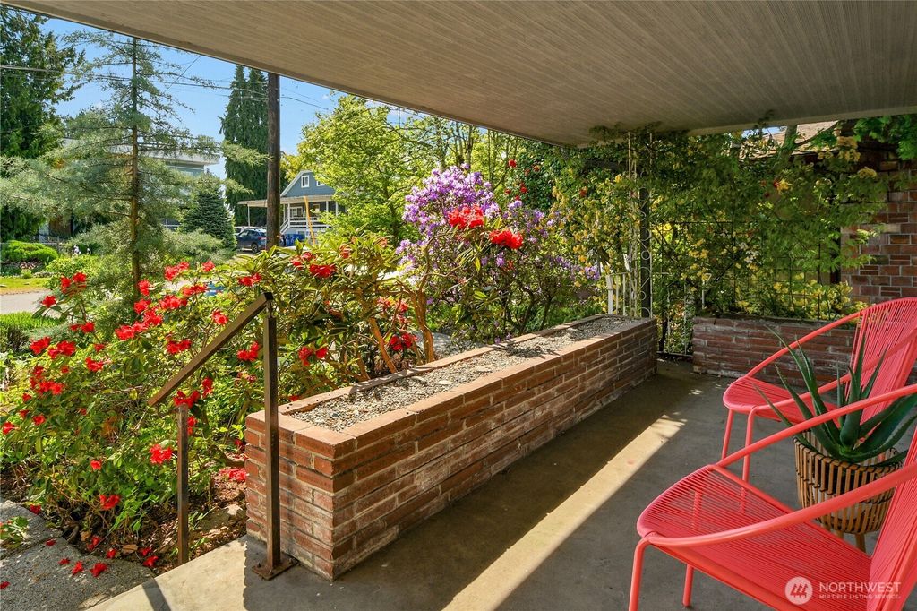 Photo of 12727 Dayton Avenue N, Seattle, WA 98133 (MLS # 2518577)