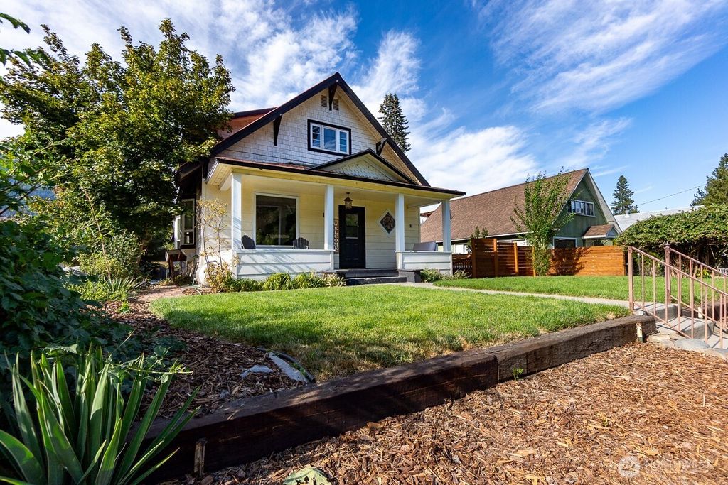 Photo of 1112 Commercial Street, Leavenworth, WA 98826 (MLS # 2459308)