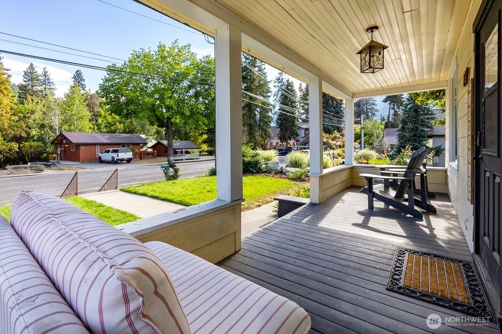 Photo of 1112 Commercial Street, Leavenworth, WA 98826 (MLS # 2459308)