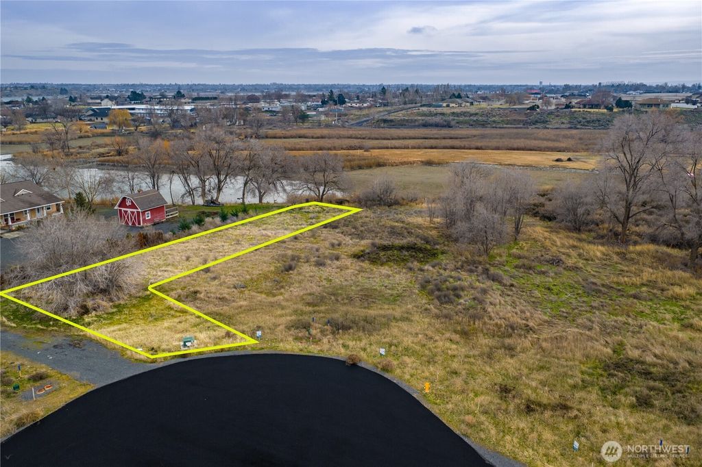 Photo of 16 Valley Road Rd NE #16, Moses Lake, WA 98837 (MLS # 2501814)