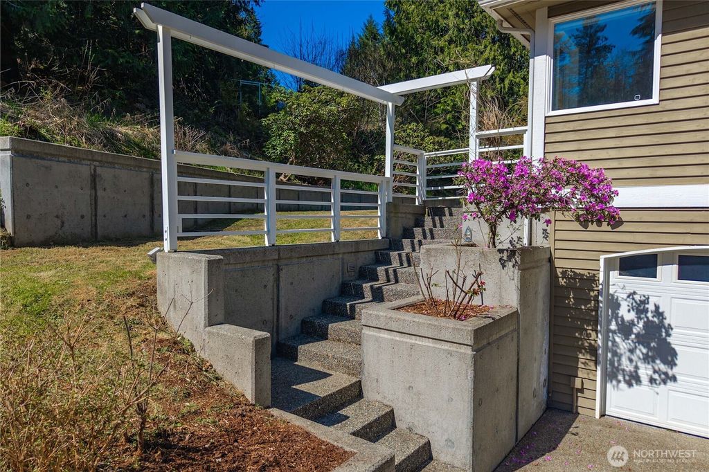 Photo of 4325 270th Avenue NE, Redmond, WA 98053 (MLS # 2501001)