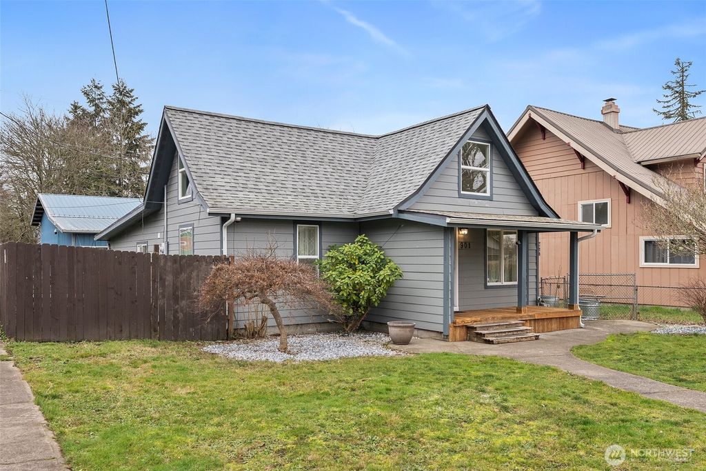 Photo of 901 L Street, Centralia, WA 98531 (MLS # 2467453)