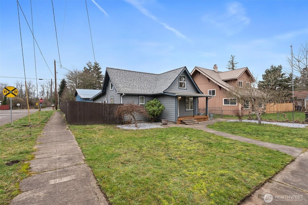 Photo of 901 L Street, Centralia, WA 98531 (MLS # 2467453)