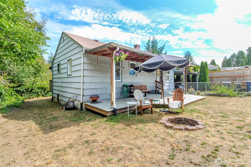 Photo of 13217 1st Avenue S, Burien, WA 98168 (MLS # 2424029)