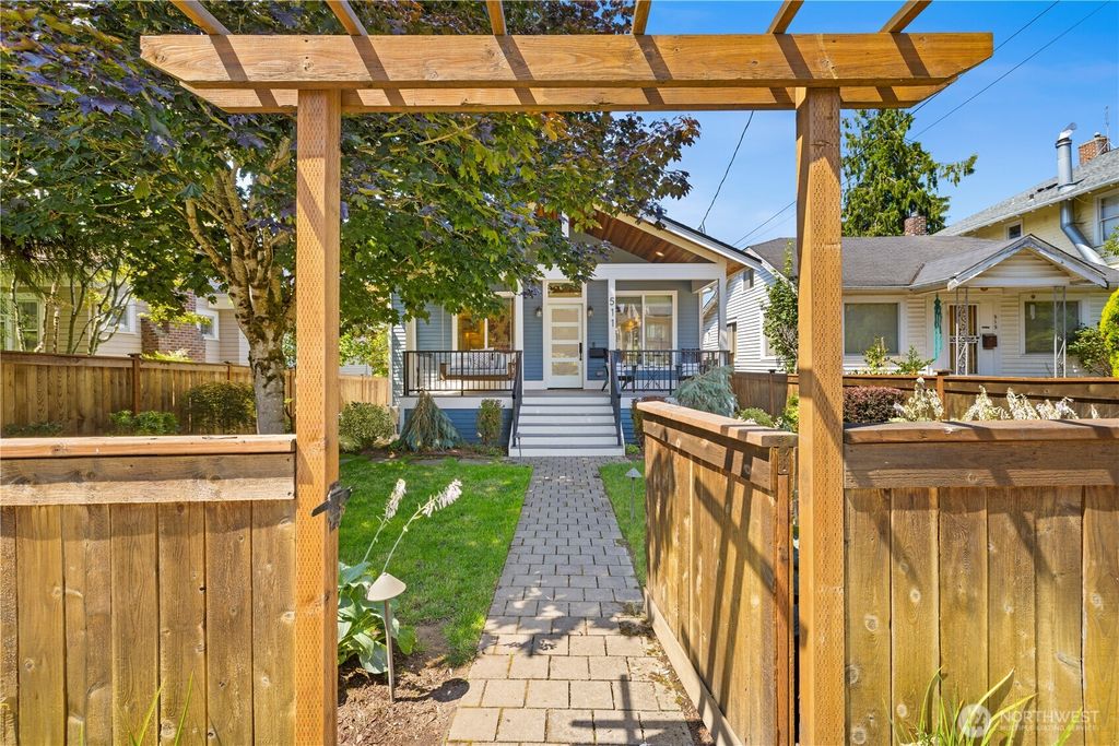 Photo of 511 21st Avenue E, Seattle, WA 98112 (MLS # 2402009)