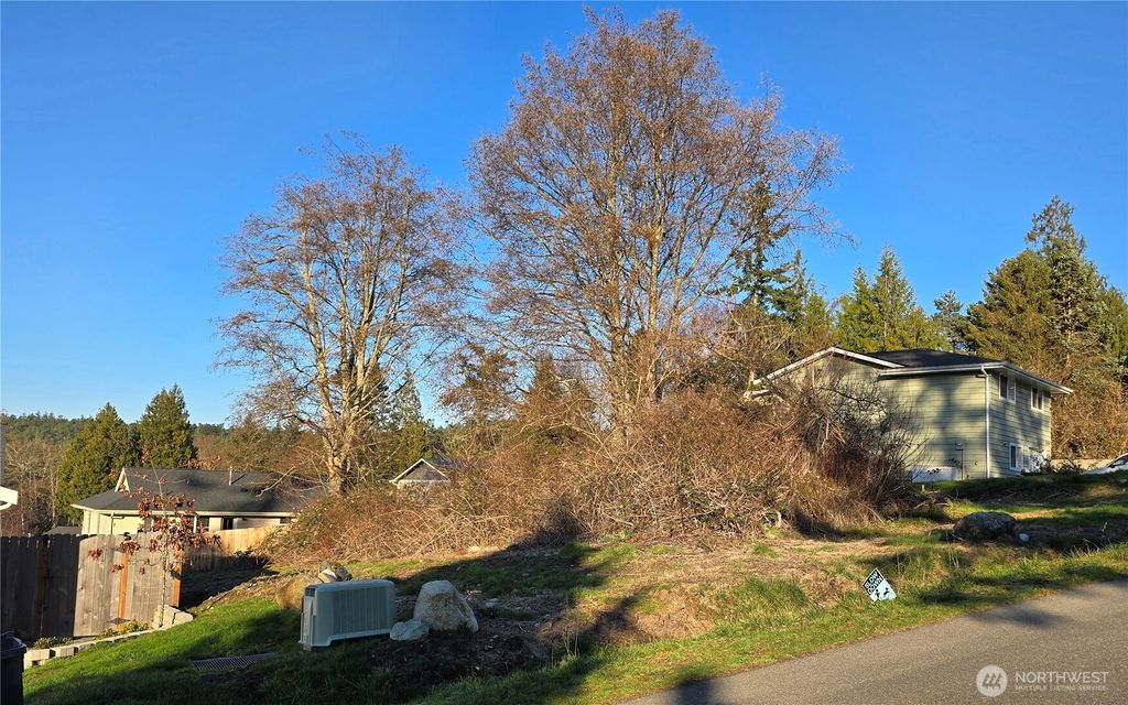 Photo of 16 Deception Circle, Oak Harbor, WA 98277 (MLS # 2480988)