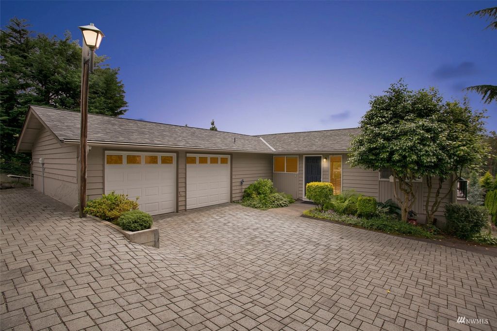 Photo of 408 15th Avenue, Kirkland, WA 98033 (MLS # 1979342)