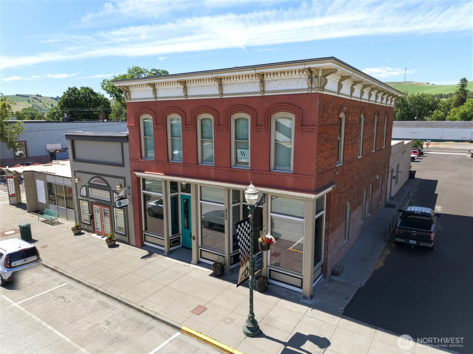 311 E Main St