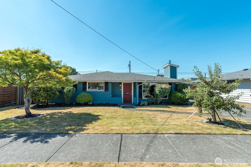 Photo of 1722 9th Street, Marysville, WA 98270 (MLS # 2349854)