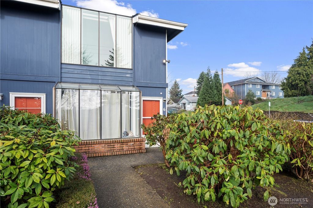 Photo of 3401 Oaks Avenue #6, Everett, WA 98201 (MLS # 2495652)