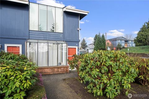 Photo of 3401 Oaks Avenue #6, Everett, WA 98201 (MLS # 2495652)