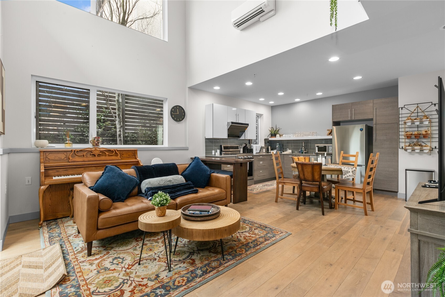 4329 Woodland Park Avenue N