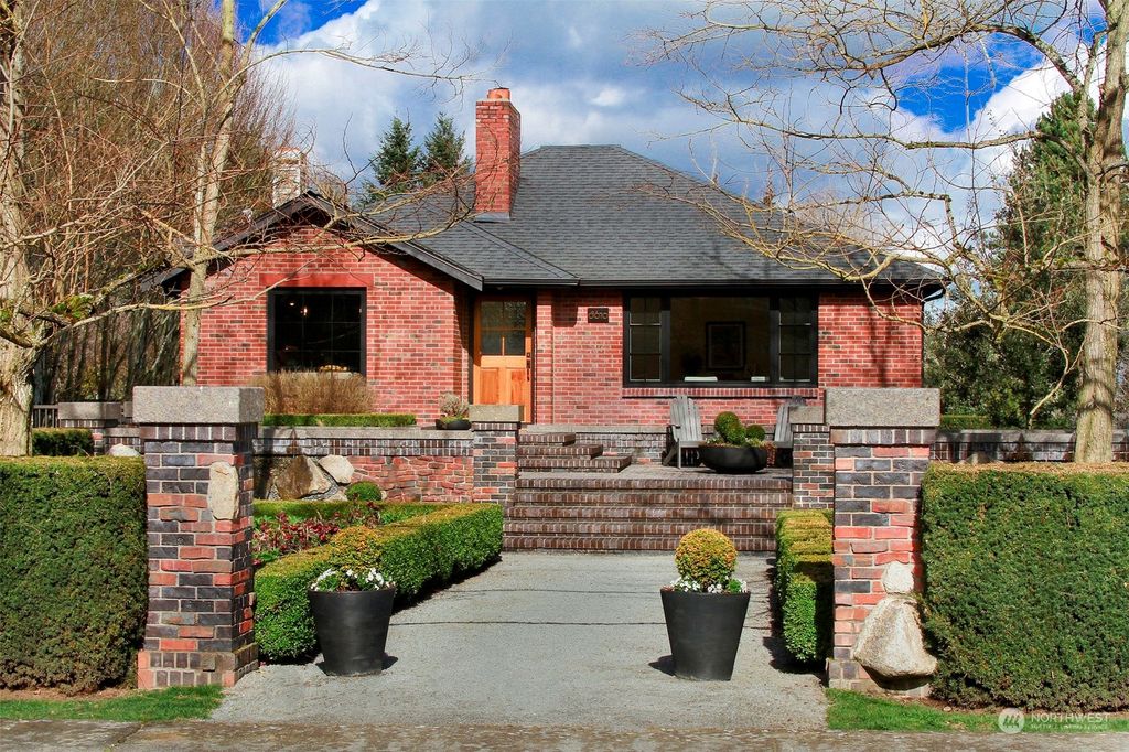 Photo of 8610 NE 124th Street, Kirkland, WA 98034 (MLS # 2206770)