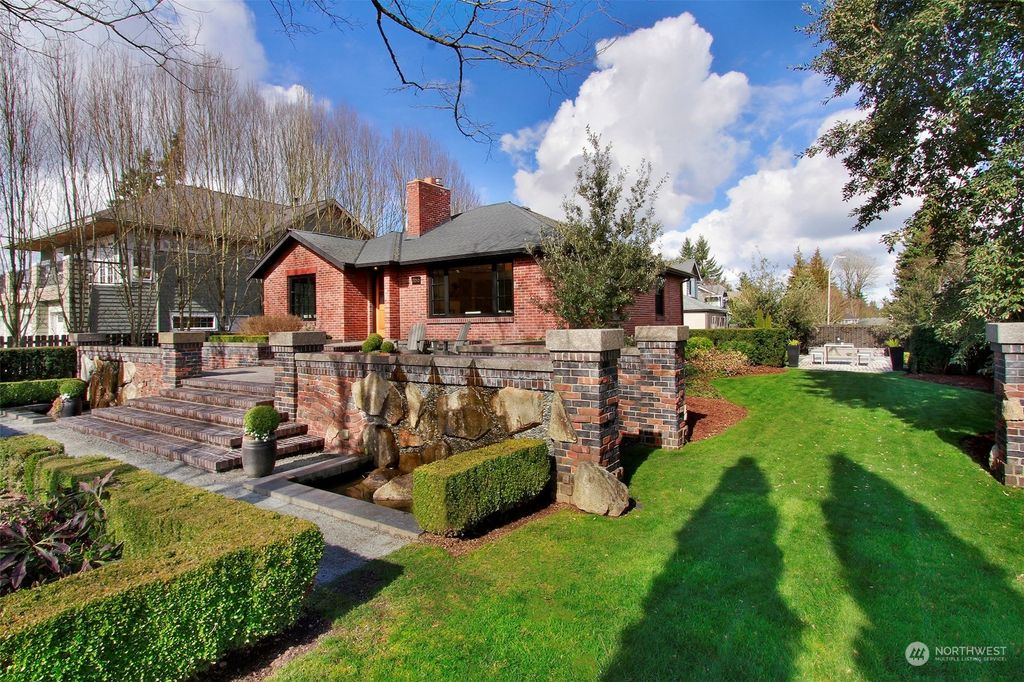 Photo of 8610 NE 124th Street, Kirkland, WA 98034 (MLS # 2206770)