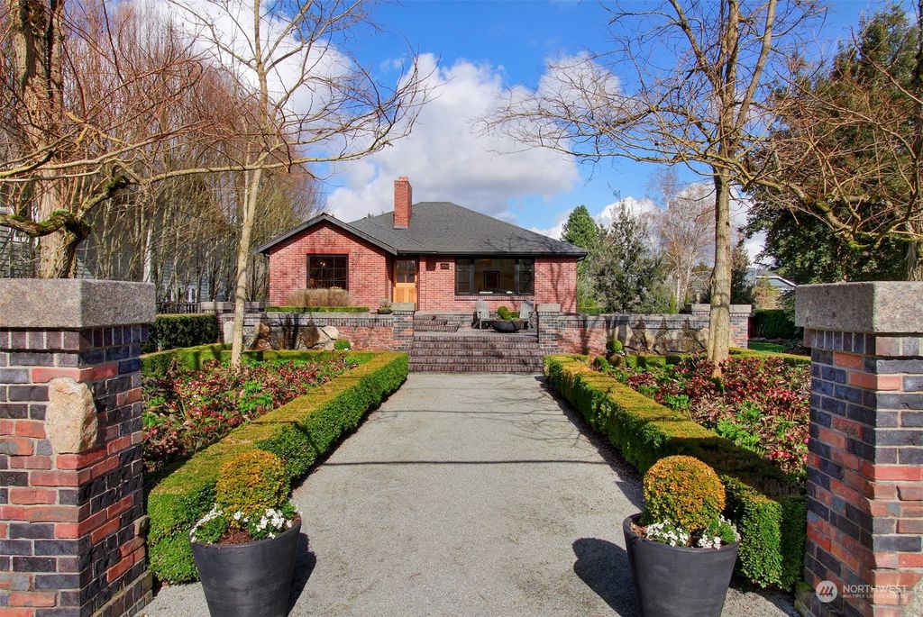 Photo of 8610 NE 124th Street, Kirkland, WA 98034 (MLS # 2206770)