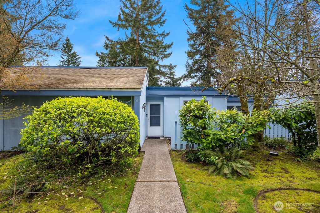 Photo of 4300 NE Sunset Boulevard #C6, Renton, WA 98059 (MLS # 2441074)