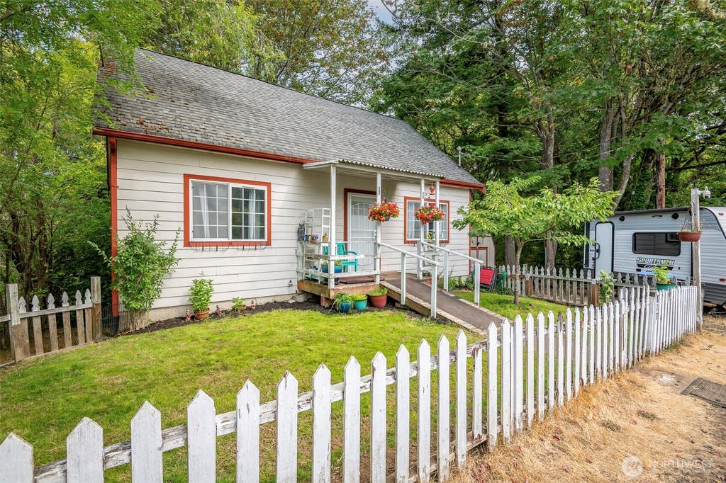Photo of 817 Kendall Street, Port Orchard, WA 98366 (MLS # 2574896)