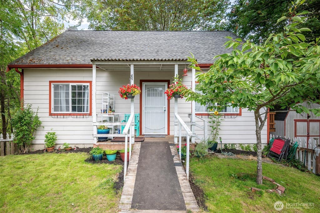 Photo of 817 Kendall Street, Port Orchard, WA 98366 (MLS # 2574896)