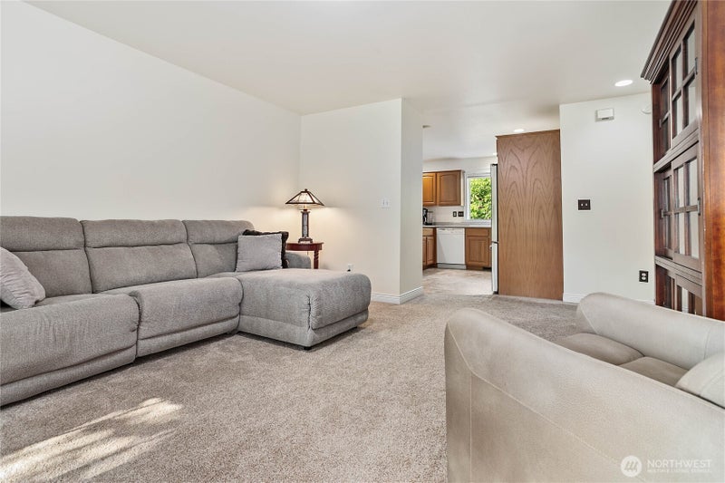 8387 Richmond Park Road