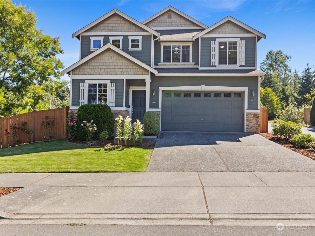 Photo of 13823 15th Place W, Lynnwood, WA 98087 (MLS # 2272032)