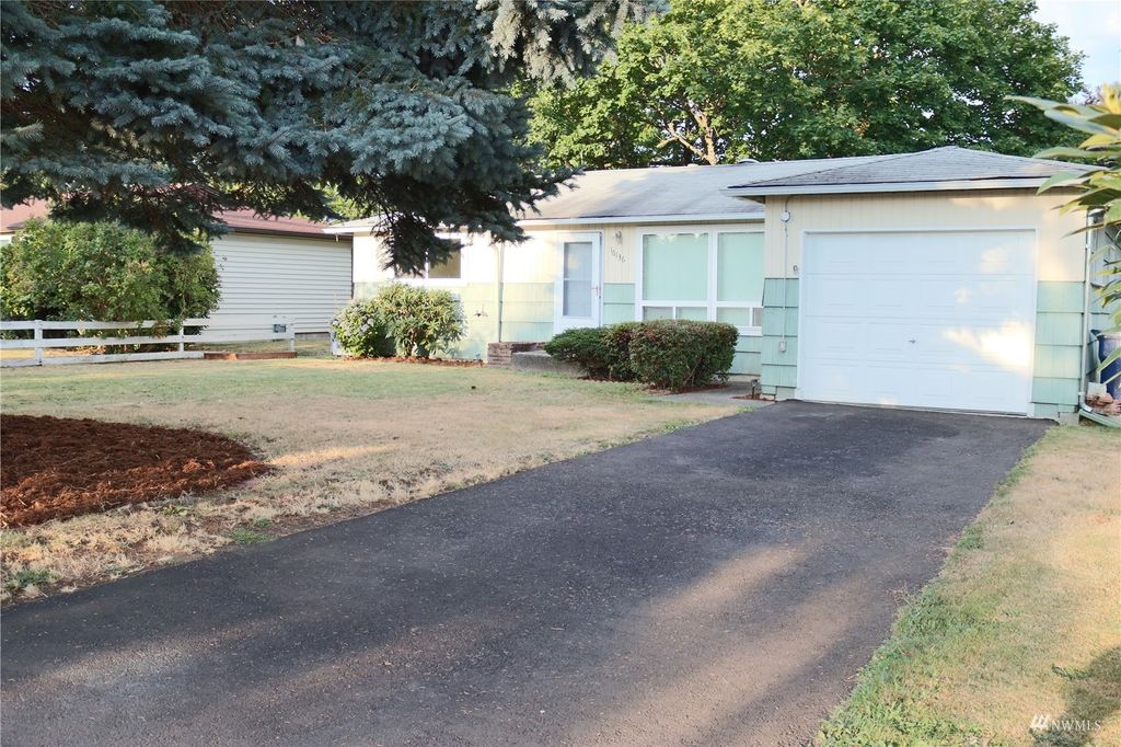 Photo of 16136 120th Avenue SE, Renton, WA 98058 (MLS # 1988503)