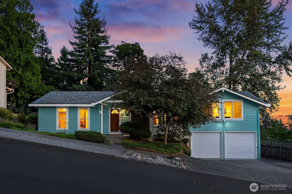 Photo of 505 S 26th Street, Renton, WA 98055 (MLS # 2547239)